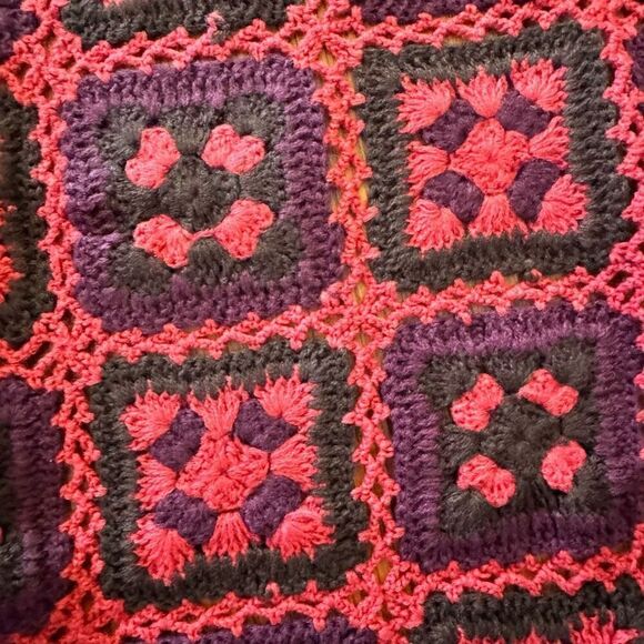 Liz Claiborne Granny Square Throw Blanket Red Pink Black Purple 51”x58” - Picture 2 of 3